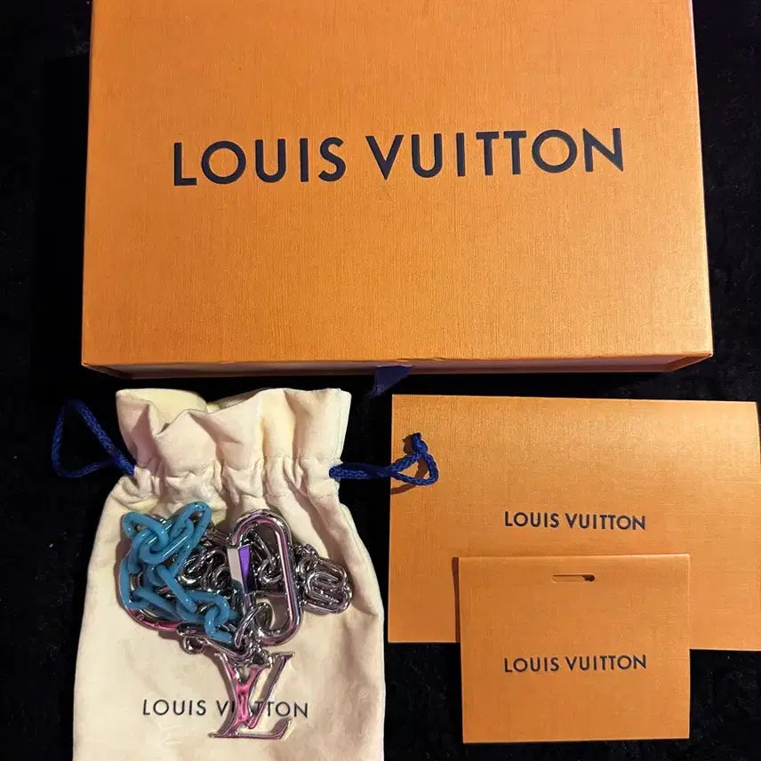 [BUNJANG] Louis Vuitton LV Shape Bag Charm Key Holder / 루이비통 체인 LV 쉐이프 백 참 키 홀더