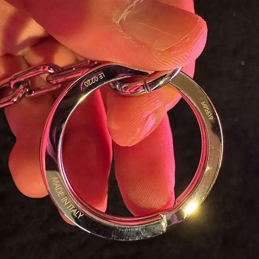 [BUNJANG] Louis Vuitton LV Shape Bag Charm Key Holder / 루이비통 체인 LV 쉐이프 백 참 키 홀더