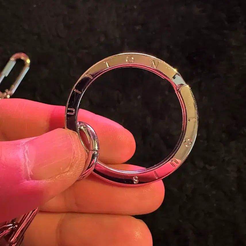 [BUNJANG] Louis Vuitton LV Shape Bag Charm Key Holder / 루이비통 체인 LV 쉐이프 백 참 키 홀더