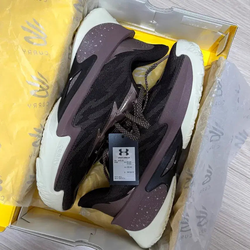 [SOLD OUT] 언더아머 커리7 260mm 팝니다