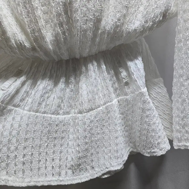 [SOLD OUT] 화이트 시스루 셔링 후드 블라우스