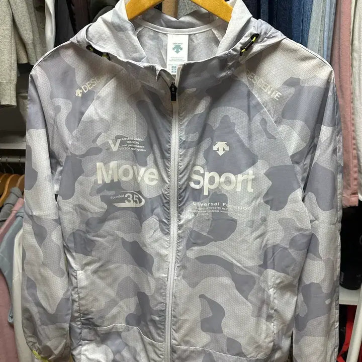 [SOLD OUT] 데상트 Move Sport 카모 바람막이 (L 남자)