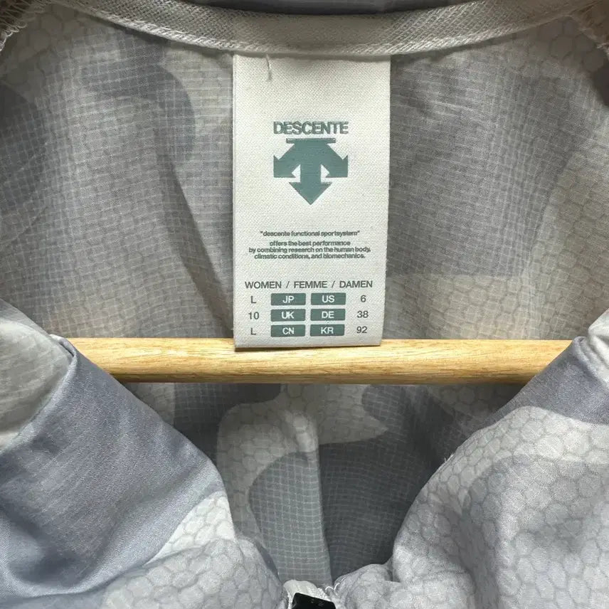 [SOLD OUT] 데상트 Move Sport 카모 바람막이 (L 남자)