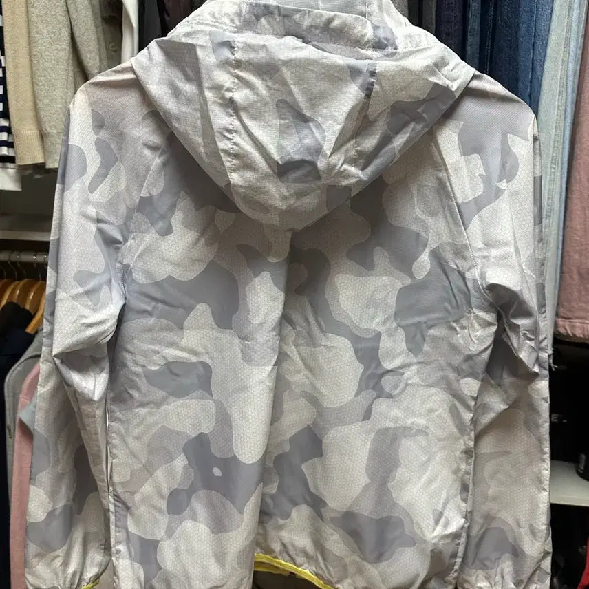 [SOLD OUT] 데상트 Move Sport 카모 바람막이 (L 남자)