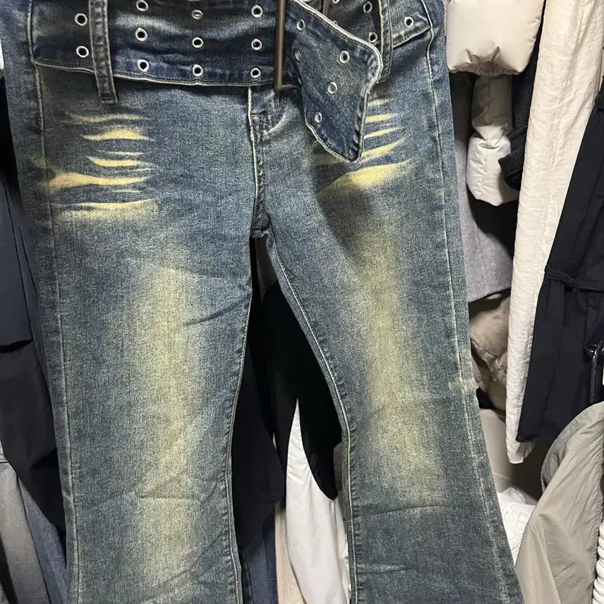 [BUNJANG] Denim Bootcut Jeans with Belt Detail / 데님 워싱 벨트 디테일 부츠컷 청바지