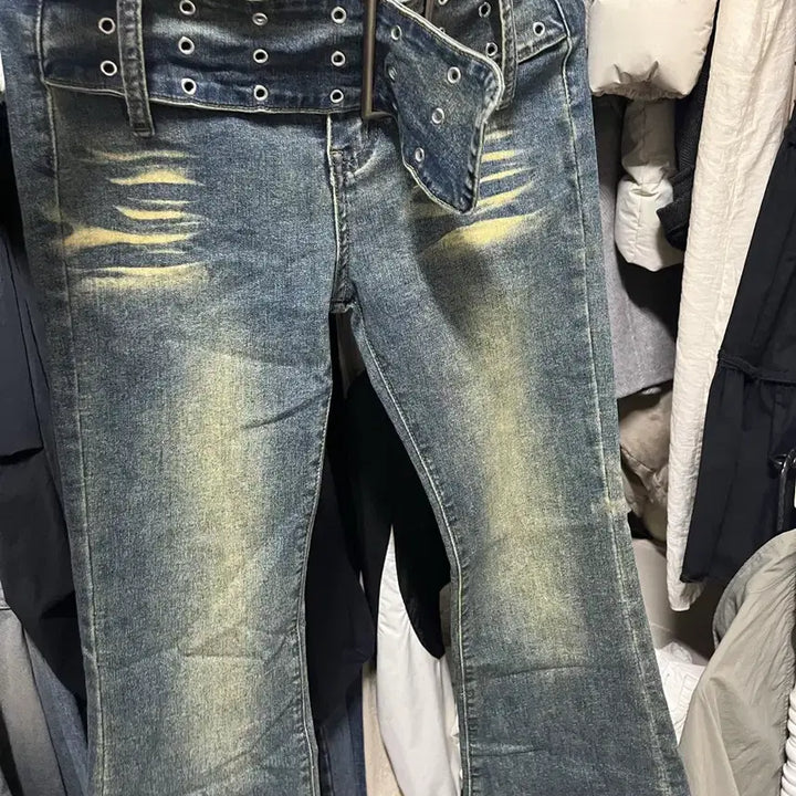 [BUNJANG] Denim Bootcut Jeans with Belt Detail / 데님 워싱 벨트 디테일 부츠컷 청바지