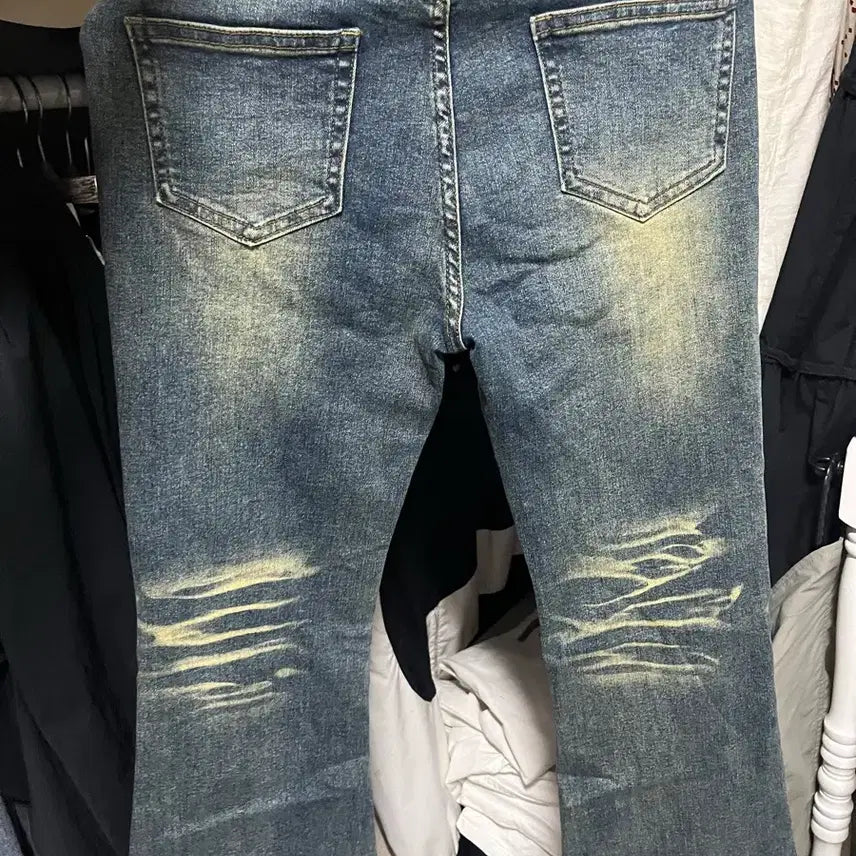 [BUNJANG] Denim Bootcut Jeans with Belt Detail / 데님 워싱 벨트 디테일 부츠컷 청바지