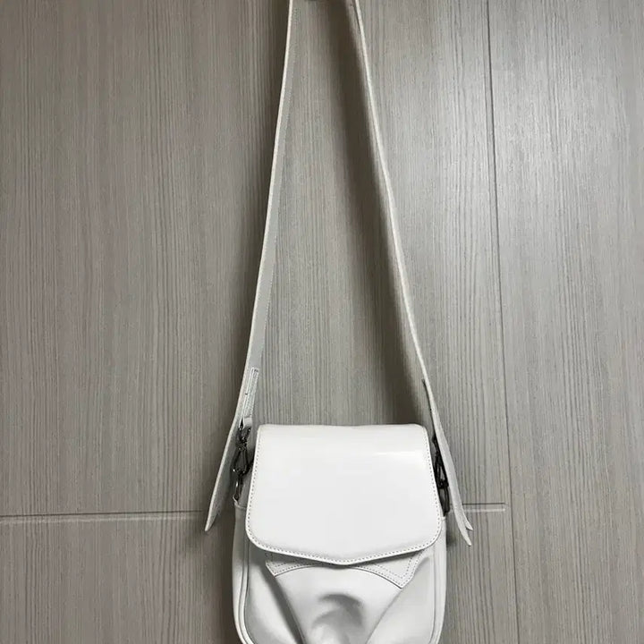 [BUNJANG] Ulika Santus Charity Cross Bag / ulika santus 울리카 상투스 채리티 크로스 백