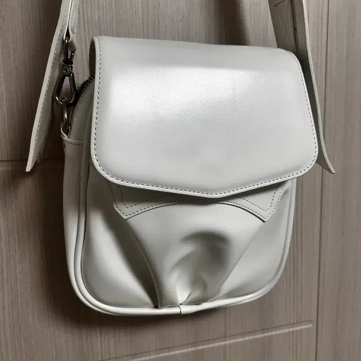 [BUNJANG] Ulika Santus Charity Cross Bag / ulika santus 울리카 상투스 채리티 크로스 백