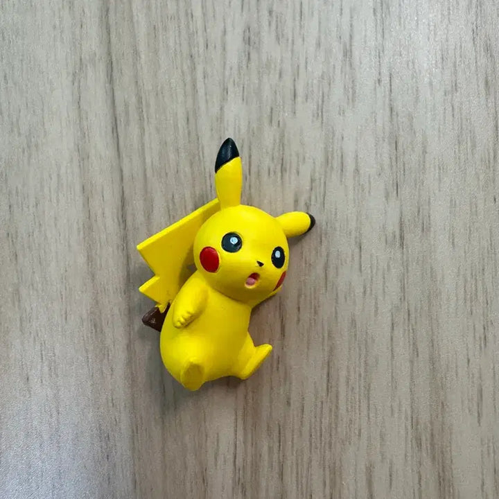 [BUNJANG] Pokemon Pikachu Figure / [개봉] 포켓몬스터 놀란 피카츄 피규어 가챠