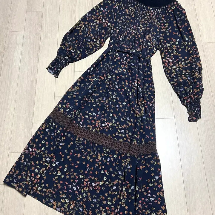 [BUNJANG] Vanessa Bruno Athé Flower Knit Long Dress / 21 바네사브루노아떼 69.8만 플라워 니트배색롱원피스 인견퍼프벌룬네이비
