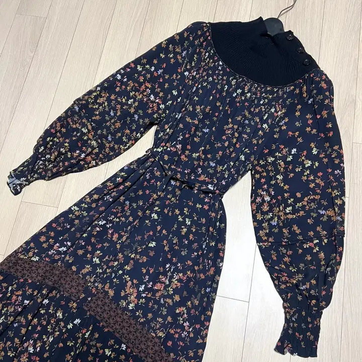 [BUNJANG] Vanessa Bruno Athé Flower Knit Long Dress / 21 바네사브루노아떼 69.8만 플라워 니트배색롱원피스 인견퍼프벌룬네이비