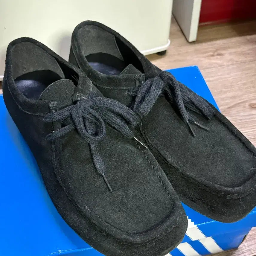[BUNJANG] GU Clarks Wallabee Black Suede Shoes / 일본GU 클락스 왈라비 블랙 스웨이드 (280)
