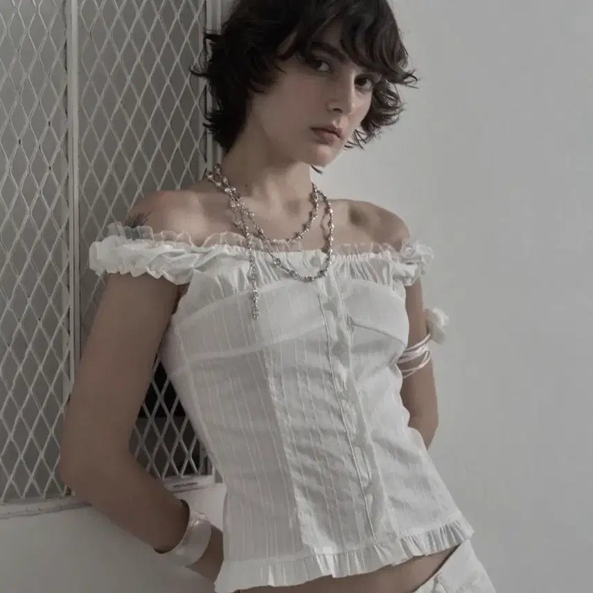 [BUNJANG] Unive Frill Short Ruffle Blouse White / 어니브 FRILL SHORT RUFFLE BLOUSE WHITE