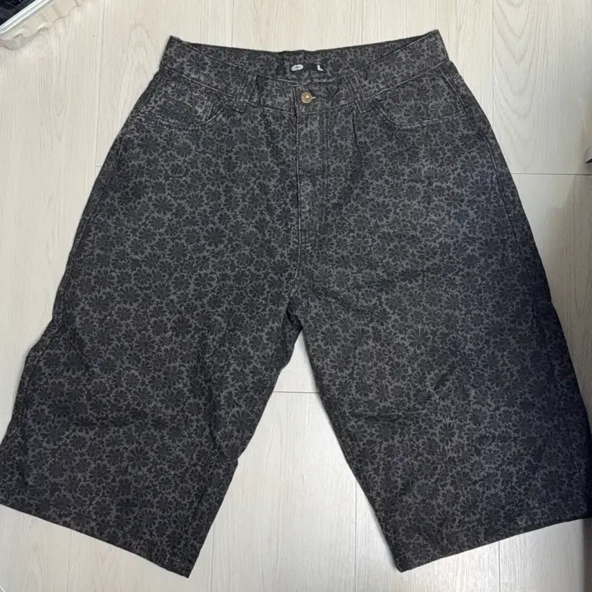 [SOLD OUT] ERTR 플라워 데님 버뮤다 팬츠