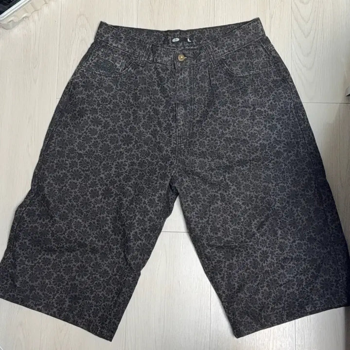 [SOLD OUT] ERTR 플라워 데님 버뮤다 팬츠