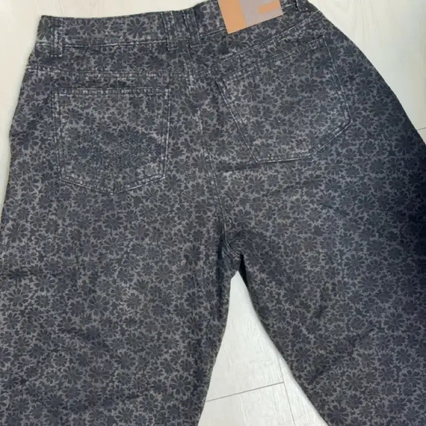 [SOLD OUT] ERTR 플라워 데님 버뮤다 팬츠