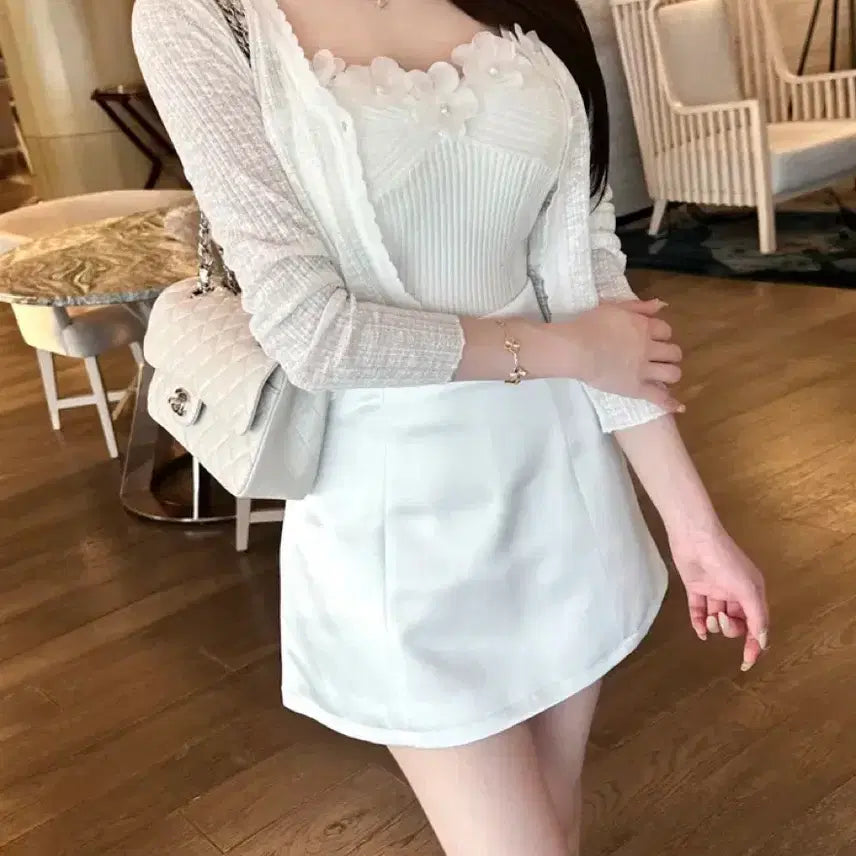 [BUNJANG] Evebin Mob Flower Sleeveless Top / 이브빈 모브 플라워 슬리브리스