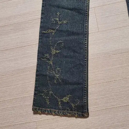 [BUNJANG] Jumi Look Floral Embroidered Flare Denim Pants / 새상품))주미 룩  플라워 자수 나팔 데님 팬츠