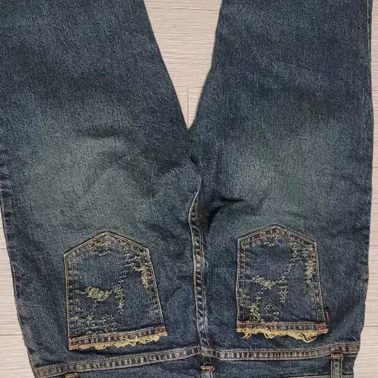 [BUNJANG] Jumi Look Floral Embroidered Flare Denim Pants / 새상품))주미 룩  플라워 자수 나팔 데님 팬츠