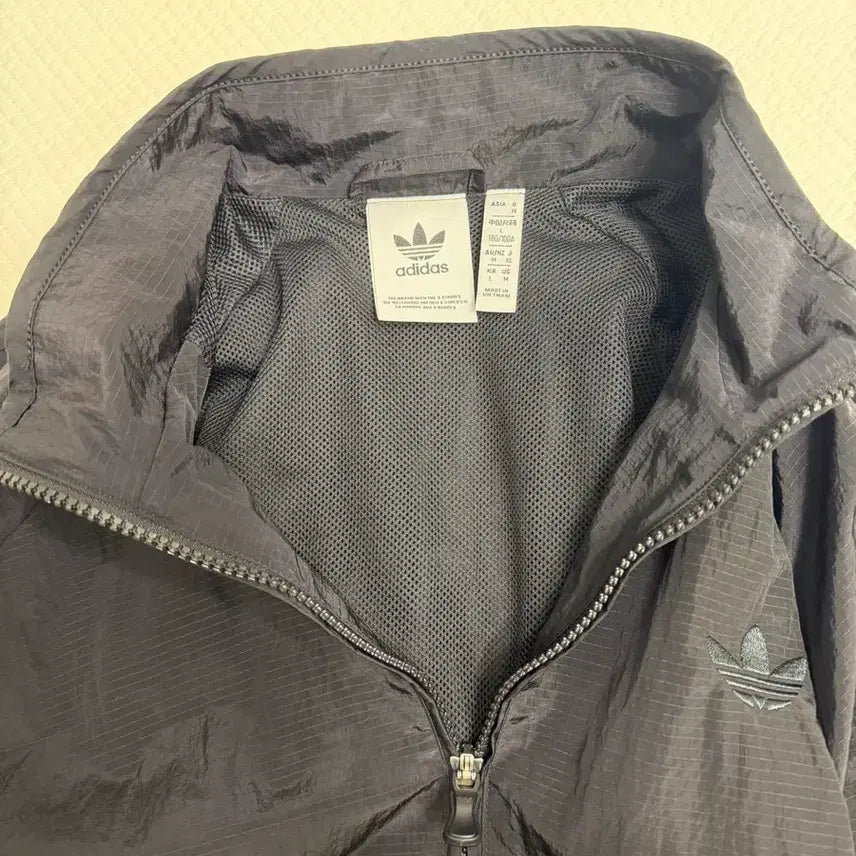 [SOLD OUT] 아디다스 2000s 우븐 트랙탑 - 블랙 / JC6221 사이즈L