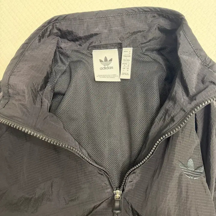 [SOLD OUT] 아디다스 2000s 우븐 트랙탑 - 블랙 / JC6221 사이즈L