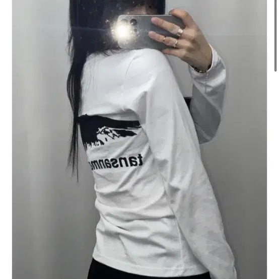 [BUNJANG] 탄산마그네슘 롱슬리브 화이트 블랙 새상품/교환 / 탄산마그네슘 롱슬리브 화이트 블랙 새상품/교환