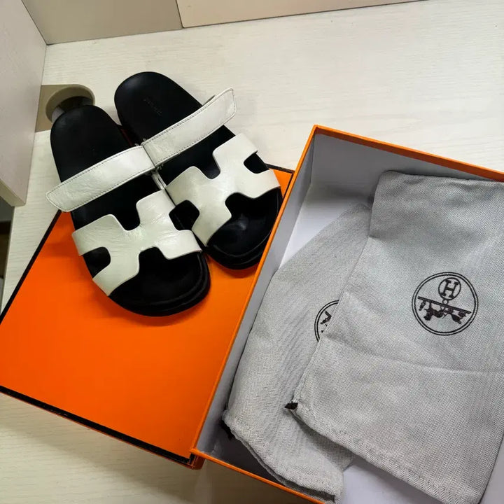 [SOLD OUT] [정품 , 42사이즈] 에르메스 시프레 샌들 화이트