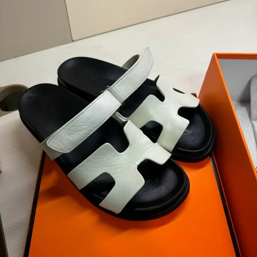 [SOLD OUT] [정품 , 42사이즈] 에르메스 시프레 샌들 화이트