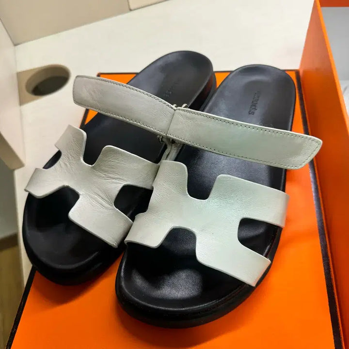 [SOLD OUT] [정품 , 42사이즈] 에르메스 시프레 샌들 화이트