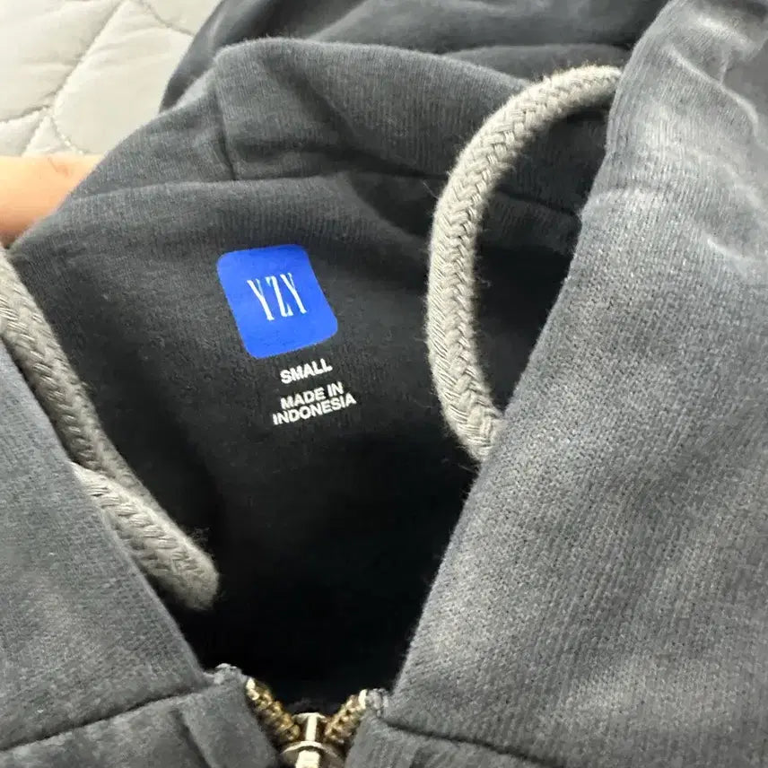 [SOLD OUT] [S] 이지 갭 yeezy gap 후드집업 포에틱블랙