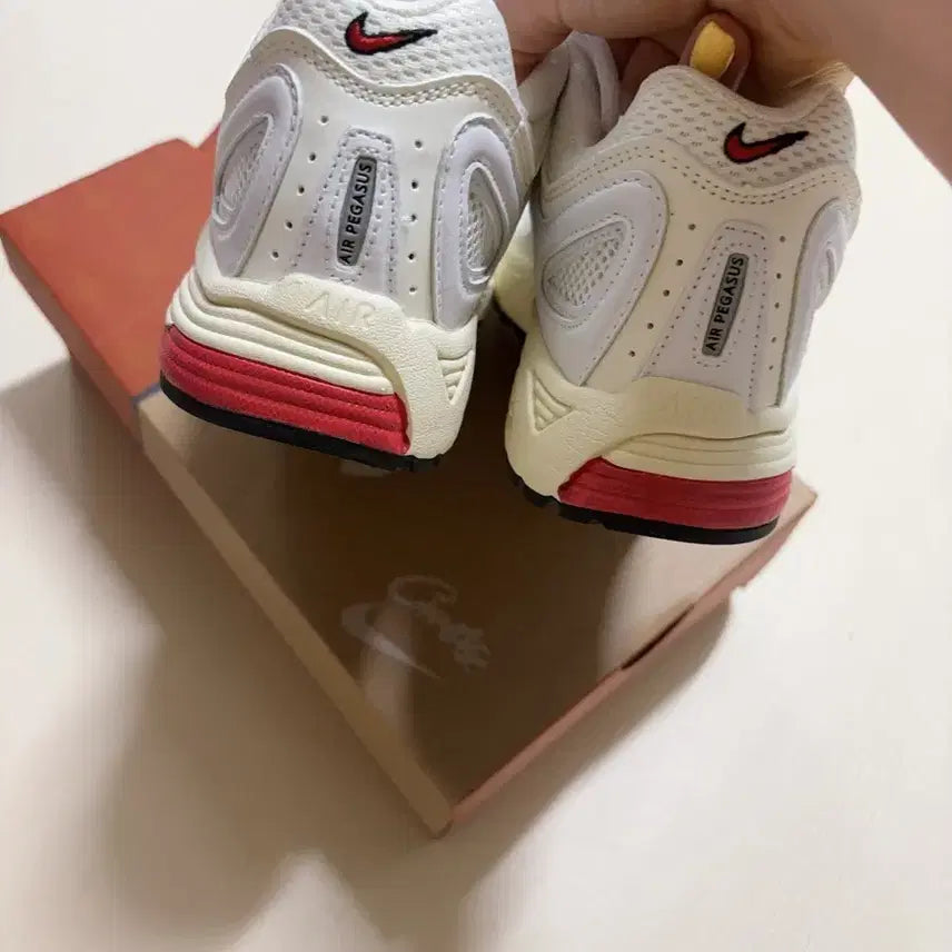 [SOLD OUT] 에어 페가수스 2K5 화이트/레드 운동화270