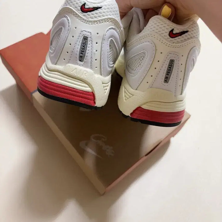 [SOLD OUT] 에어 페가수스 2K5 화이트/레드 운동화270