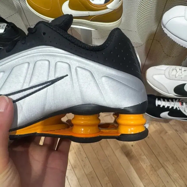[SOLD OUT] 샥스 R4 블랙 메탈릭 실버 운동화270