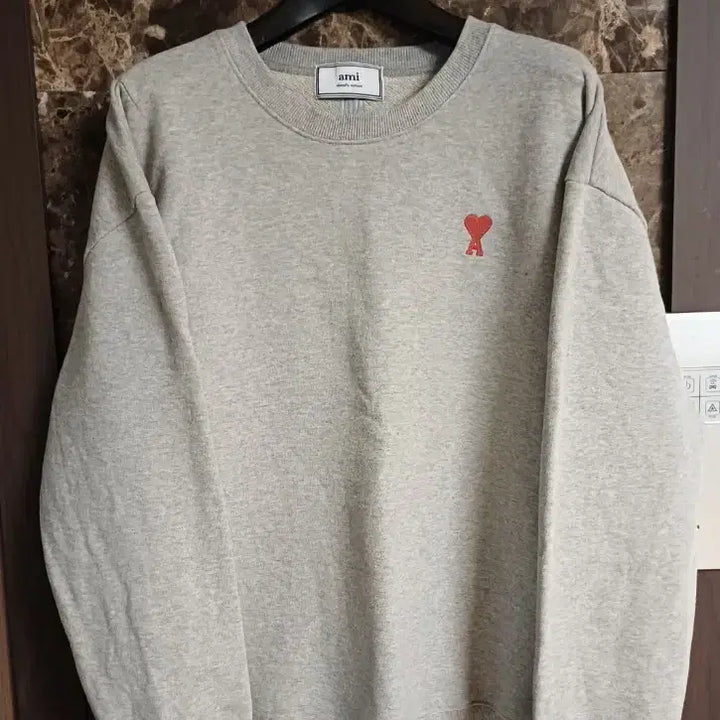[SOLD OUT] 아미  하트 자수 맨투맨 회색