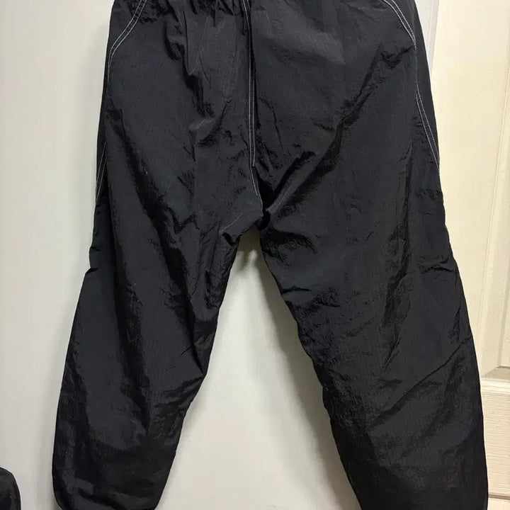 [SOLD OUT] 나이키 블랙 스티치 트랙 팬츠 상태 조아요