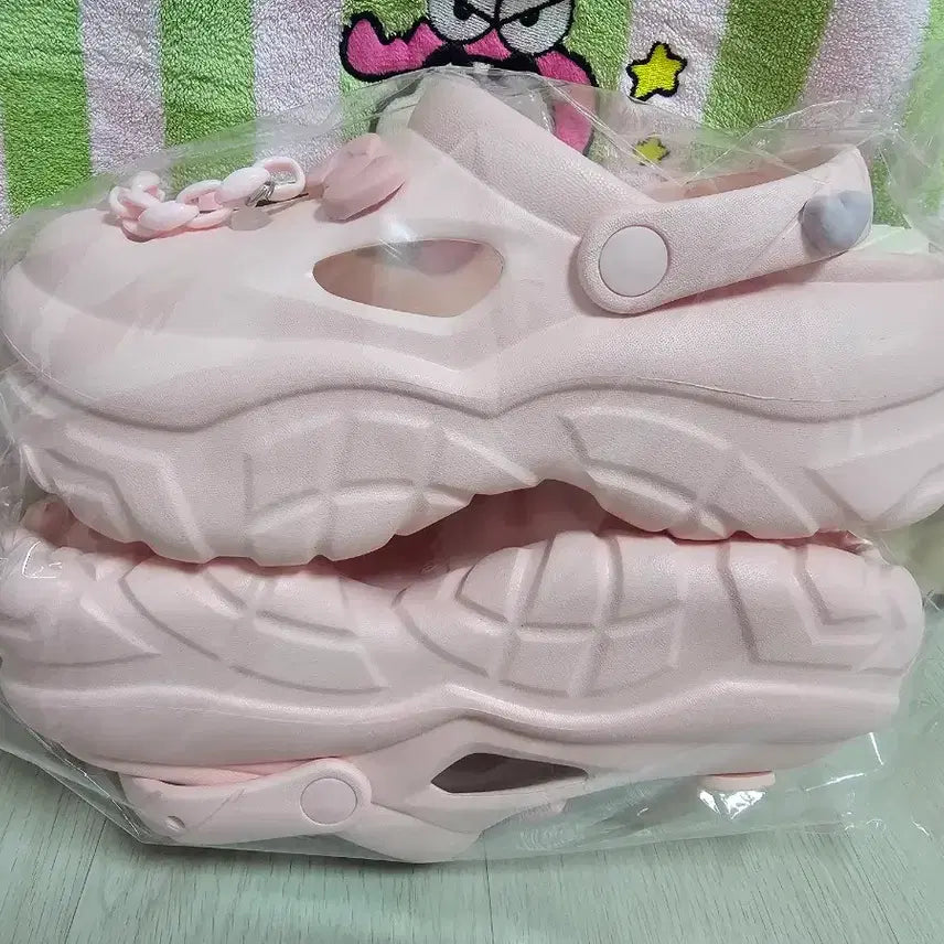 [BUNJANG] Hello Kitty Pink Slippers / 키티 감성 슬리퍼 / 크록스 느낌 / 미사용 / 새상품