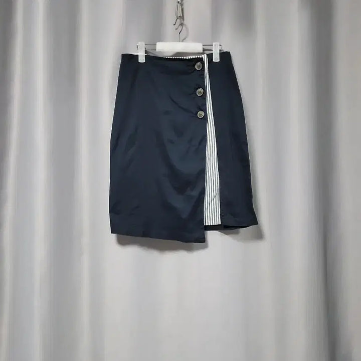 [SOLD OUT] 육육걸즈 스트라이프 배색 랩 스커트