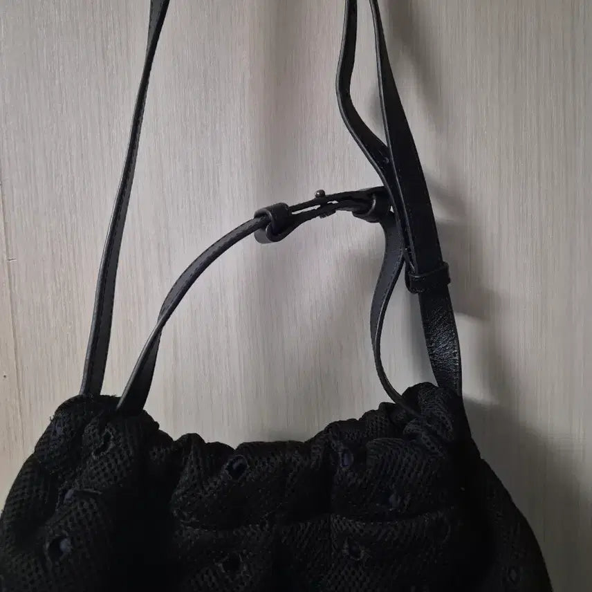 [SOLD OUT] 구호(KUHO) 블랙 펀칭 항아리 버킷백