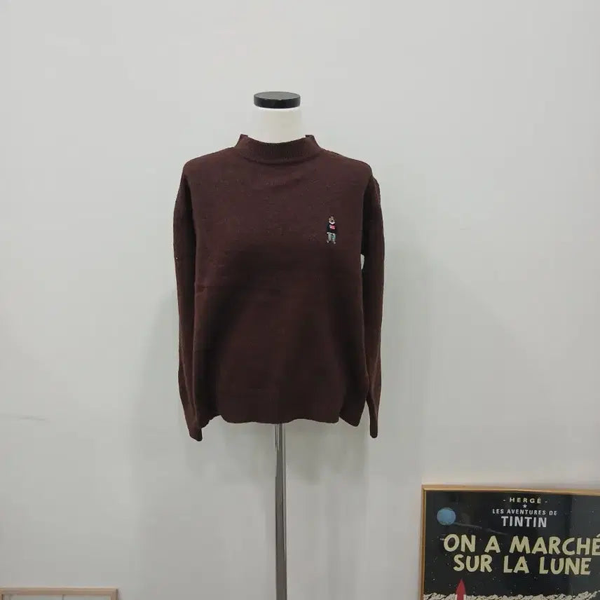 [BUNJANG] Brown Character Embroidered Knit Top / 브라운 캐릭터 자수 니트