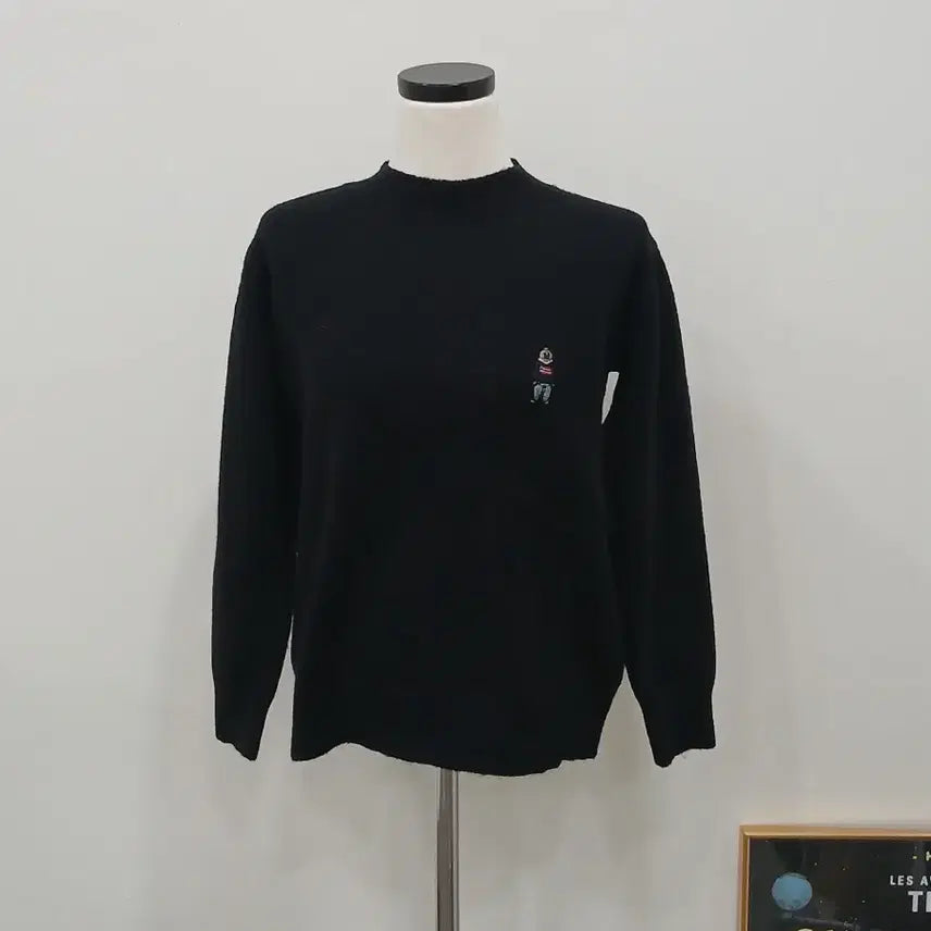 [BUNJANG] Brown Character Embroidered Knit Top / 브라운 캐릭터 자수 니트