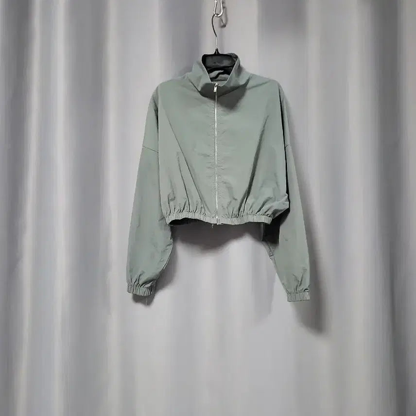[SOLD OUT] 바스락 크롭 바람막이