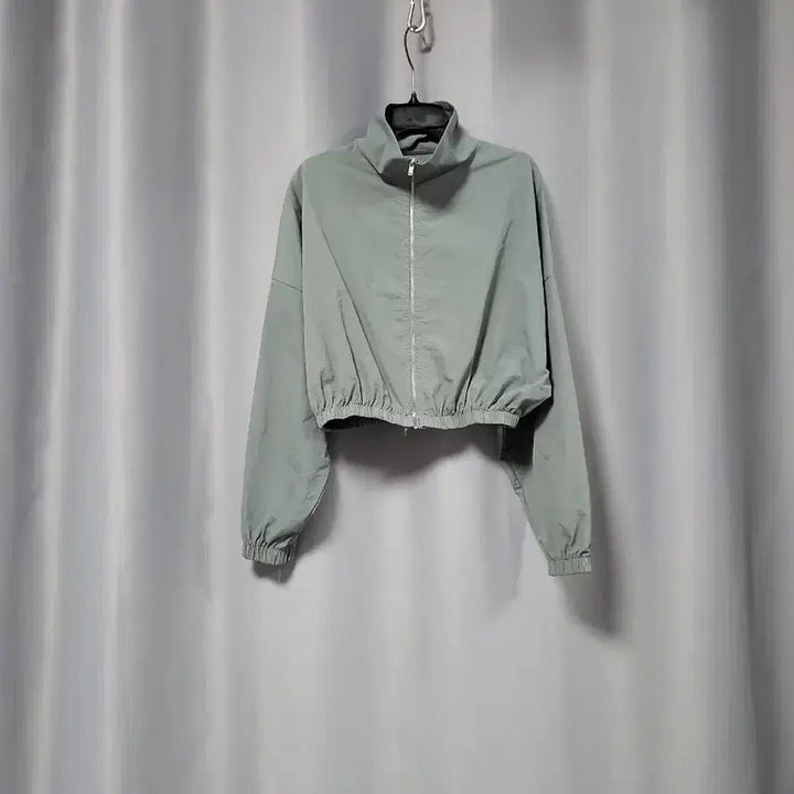 [SOLD OUT] 바스락 크롭 바람막이