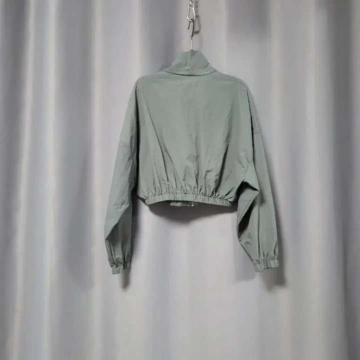 [SOLD OUT] 바스락 크롭 바람막이