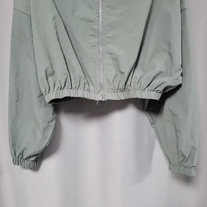 [SOLD OUT] 바스락 크롭 바람막이