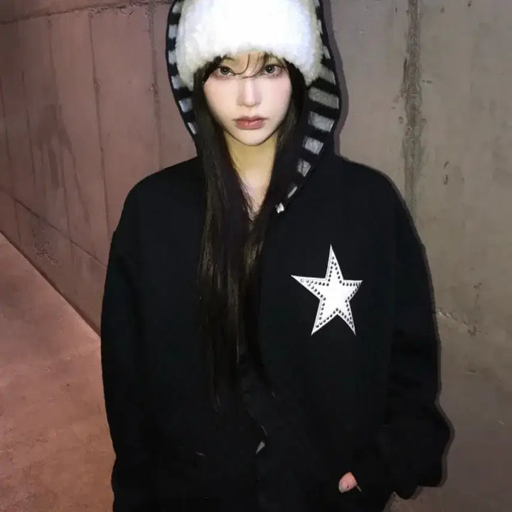 [BUNJANG] Love Is True Ev Star Hood Tee / 러브이즈트루 후드티 loveistrue ev star hood tee