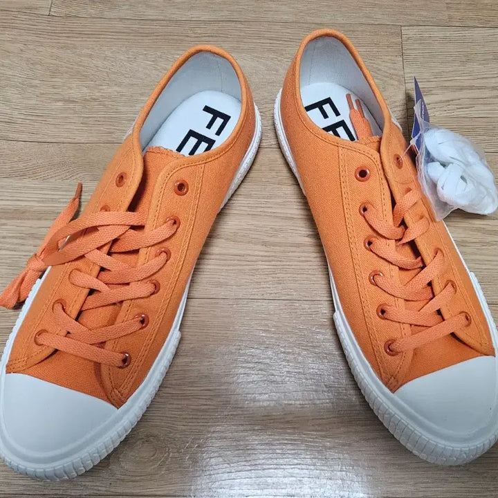 [BUNJANG] 새상품 FELLAS  스니커즈 싸이즈280  두 컬레 일괄 택포25000 / 새상품 FELLAS  스니커즈 싸이즈280  두 컬레 일괄 택포25000