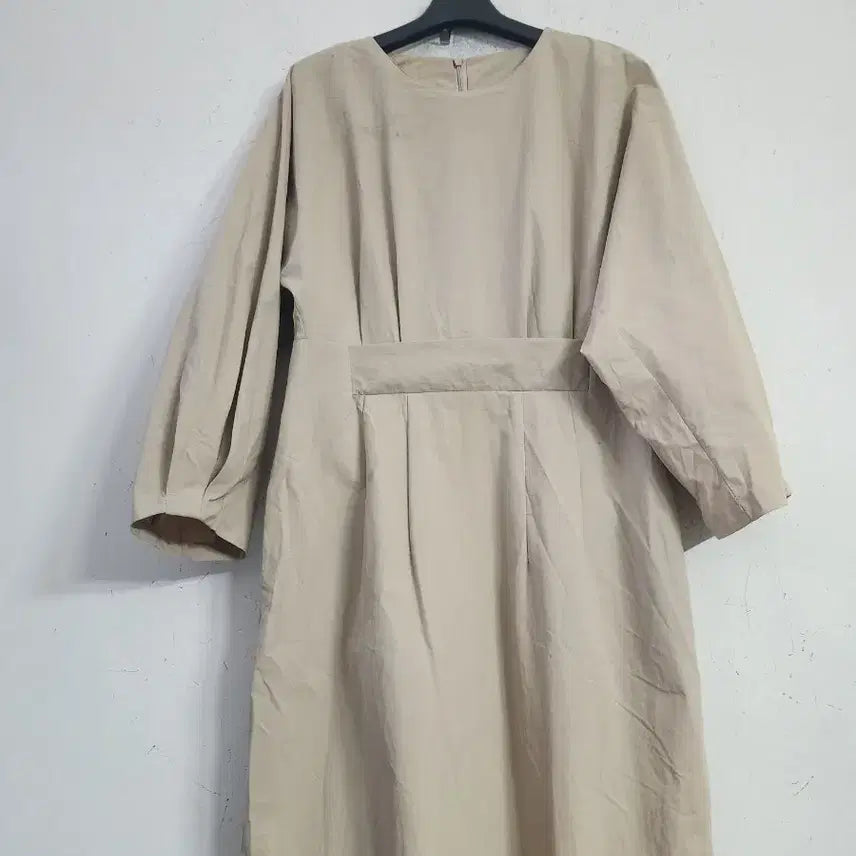 [BUNJANG] Beige Long Dress with Balloon Sleeves / 베이지 롱 원피스 벌룬 소매