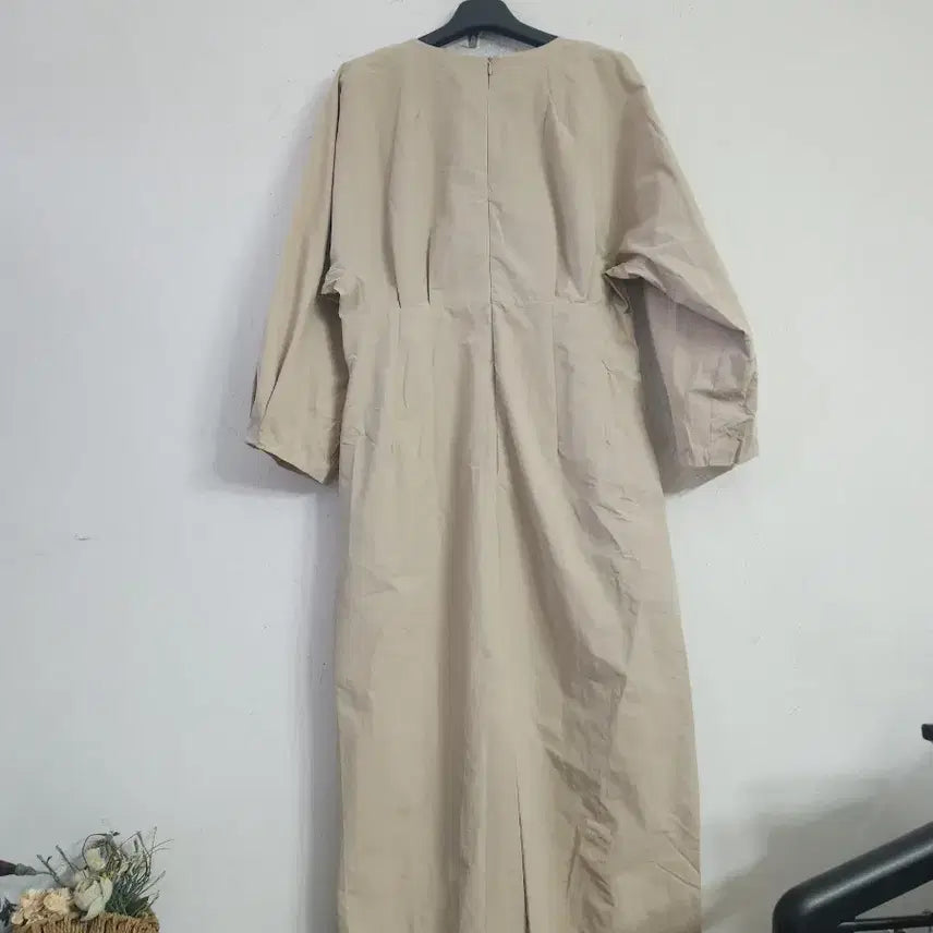 [BUNJANG] Beige Long Dress with Balloon Sleeves / 베이지 롱 원피스 벌룬 소매