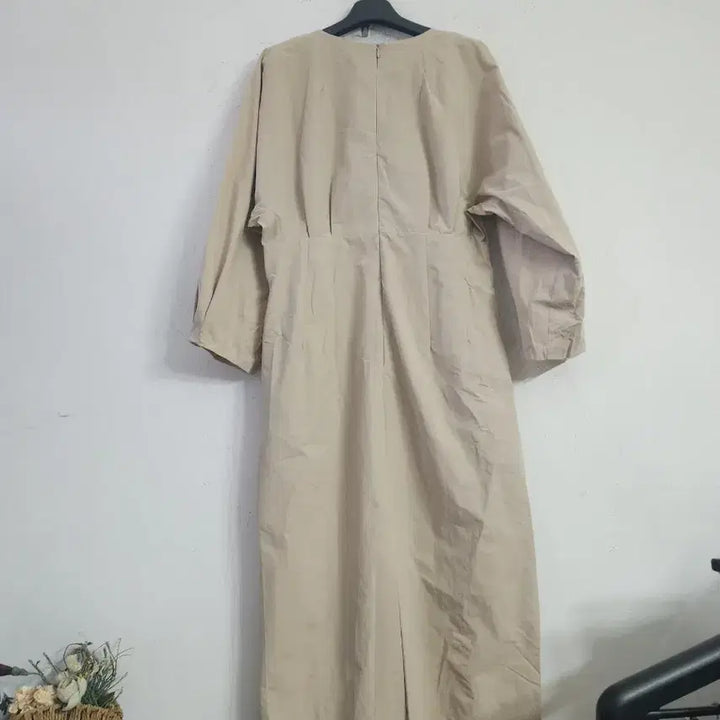 [BUNJANG] Beige Long Dress with Balloon Sleeves / 베이지 롱 원피스 벌룬 소매